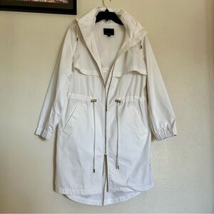 Banana Republic Women's White Raincoat with hood. Sz M